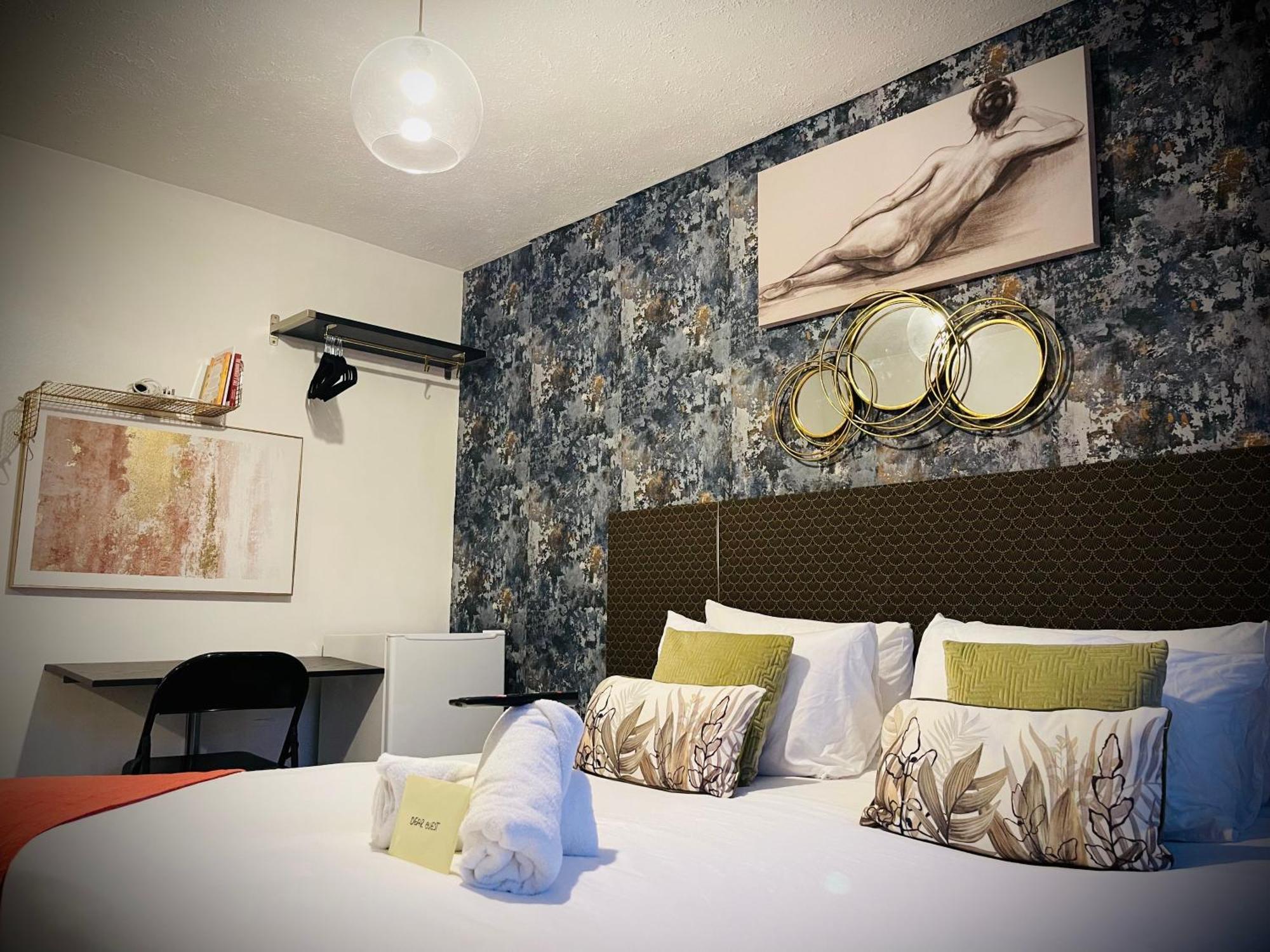 R1 Superking Sized Bed & 65" Tv On The Wall In Clapham Apartment London Luaran gambar